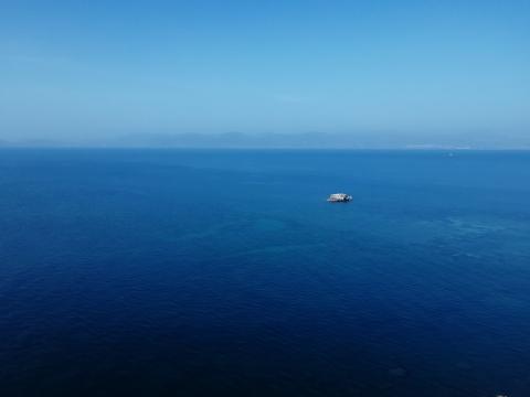 Picture of blue uninterrupted ocean meeting the sky, which is a lighter blue than the dark blue of the sea