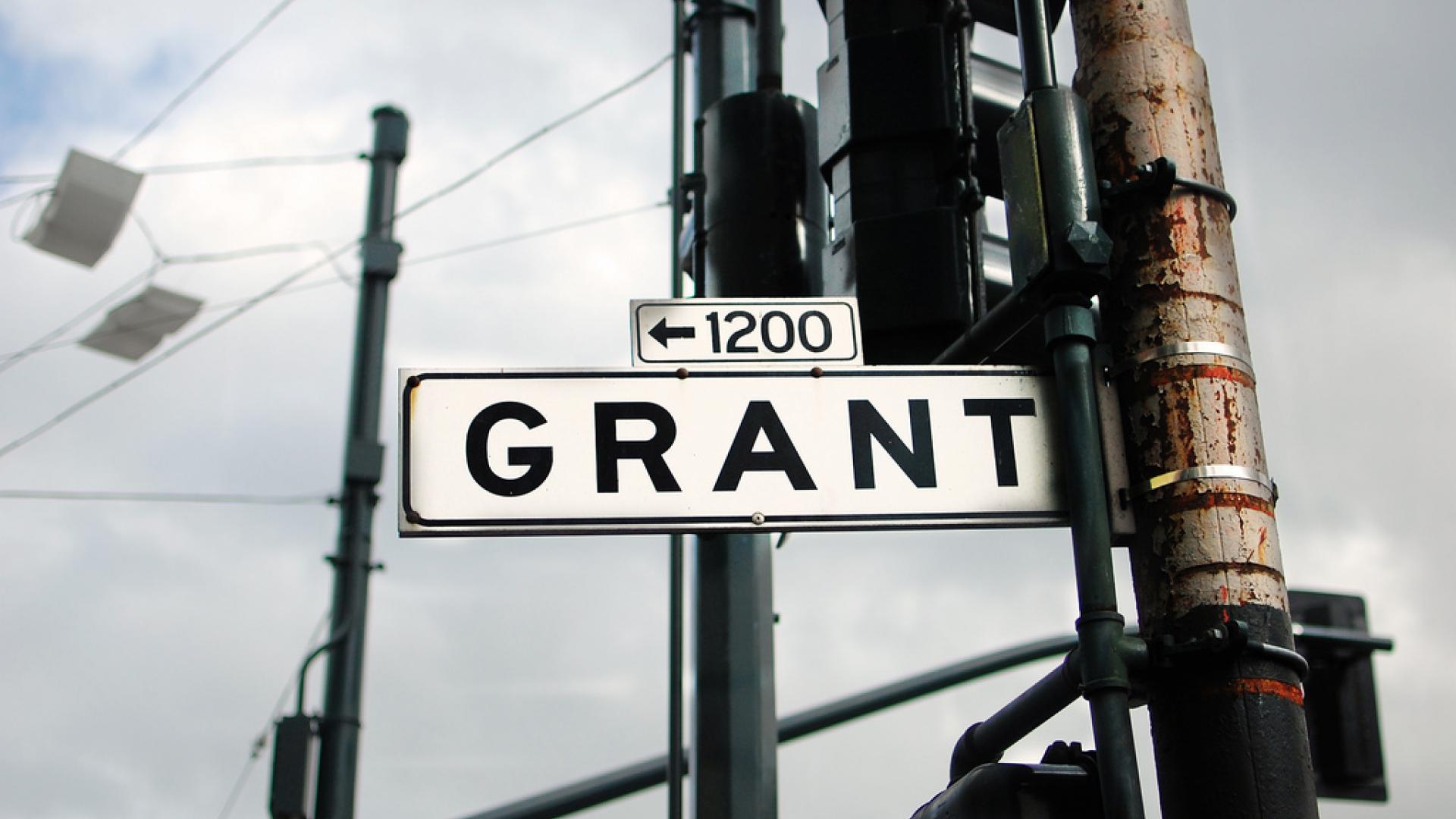 photo of Grant street sign in San Francisco