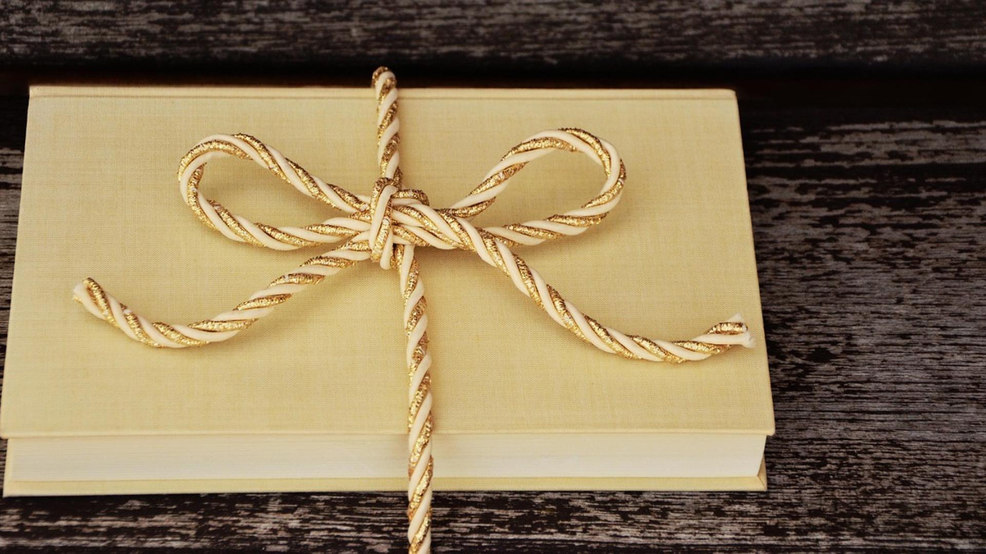 Photo of a gift-wrapped notepad