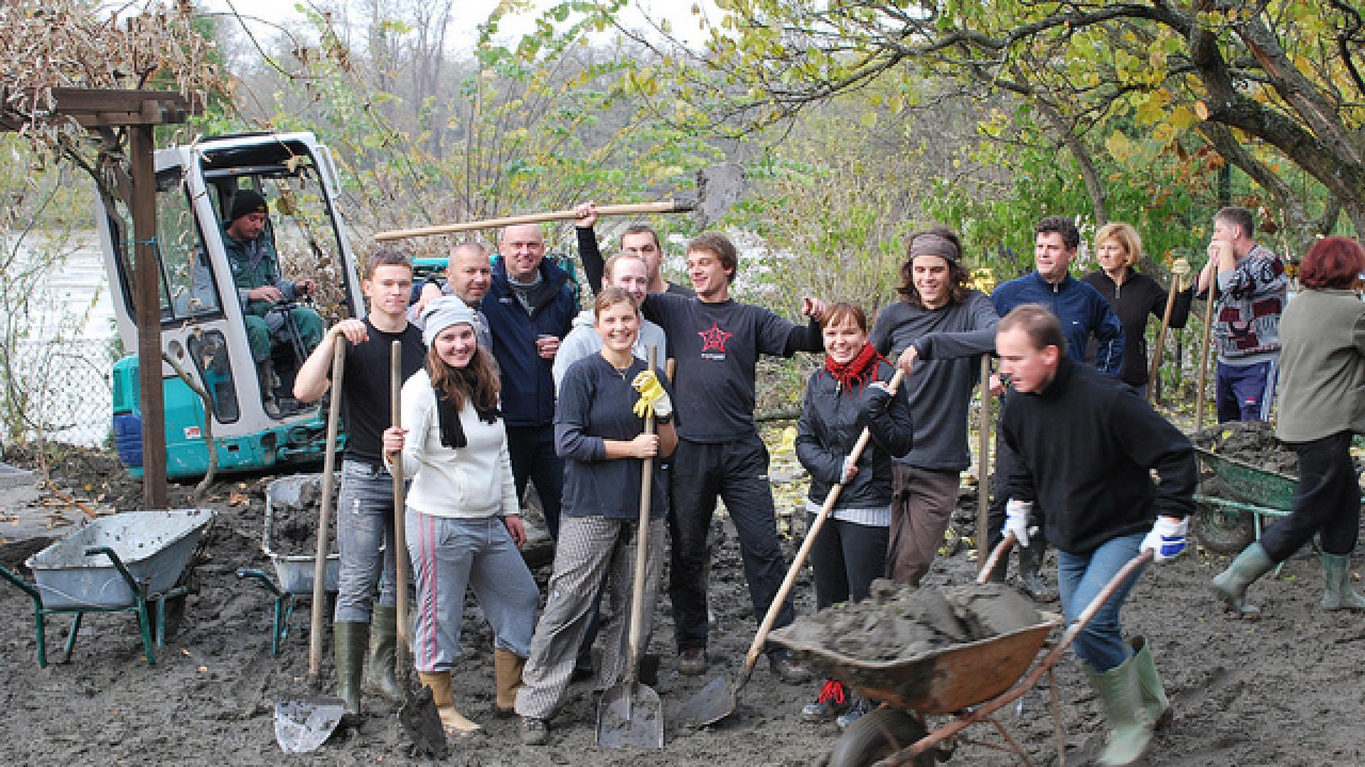 Picture of volunteers digging